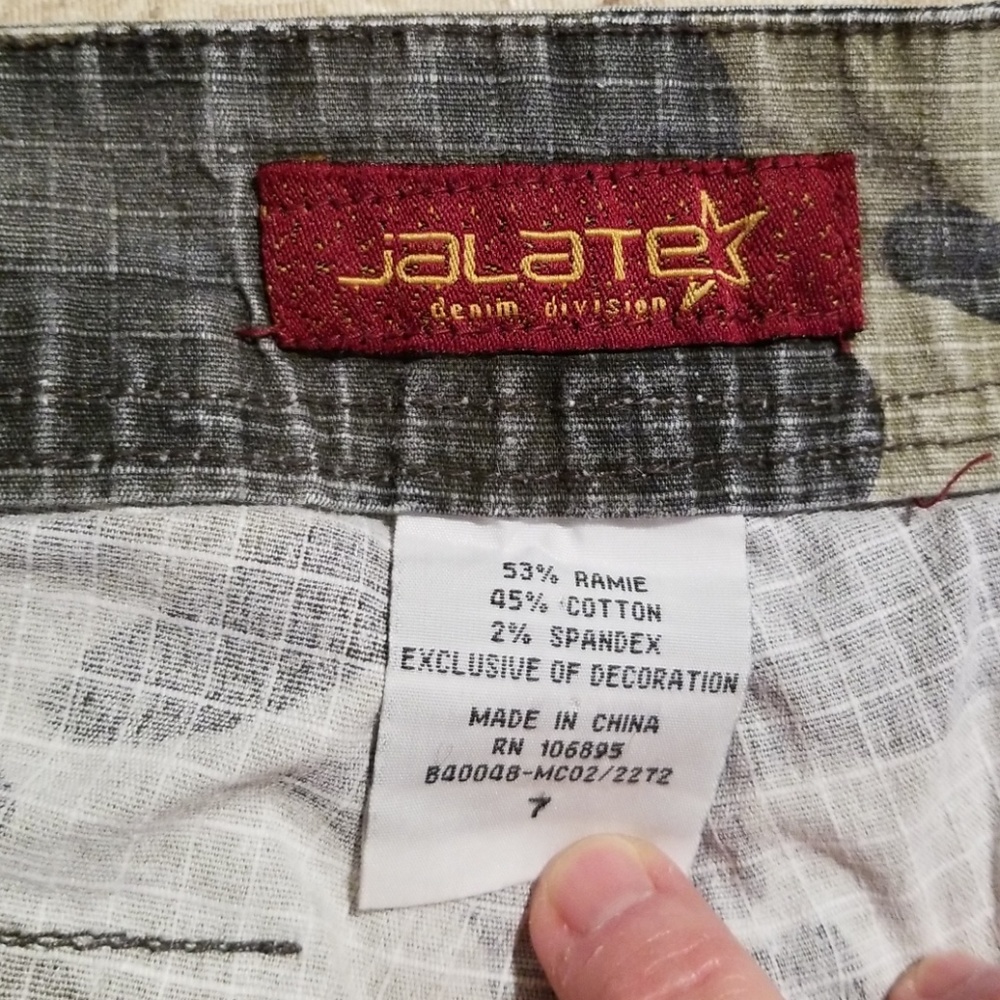 Shorts - Picture 3 of 3